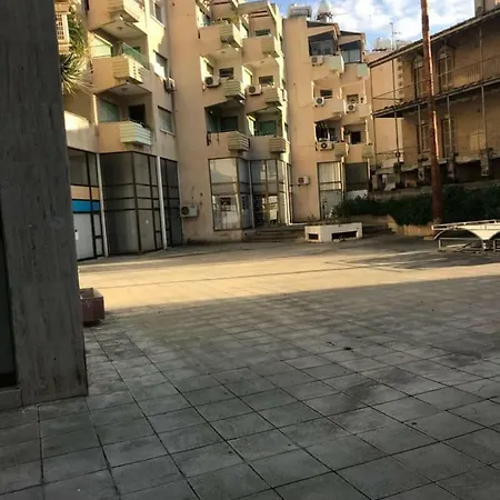 Town Center * לרנקה